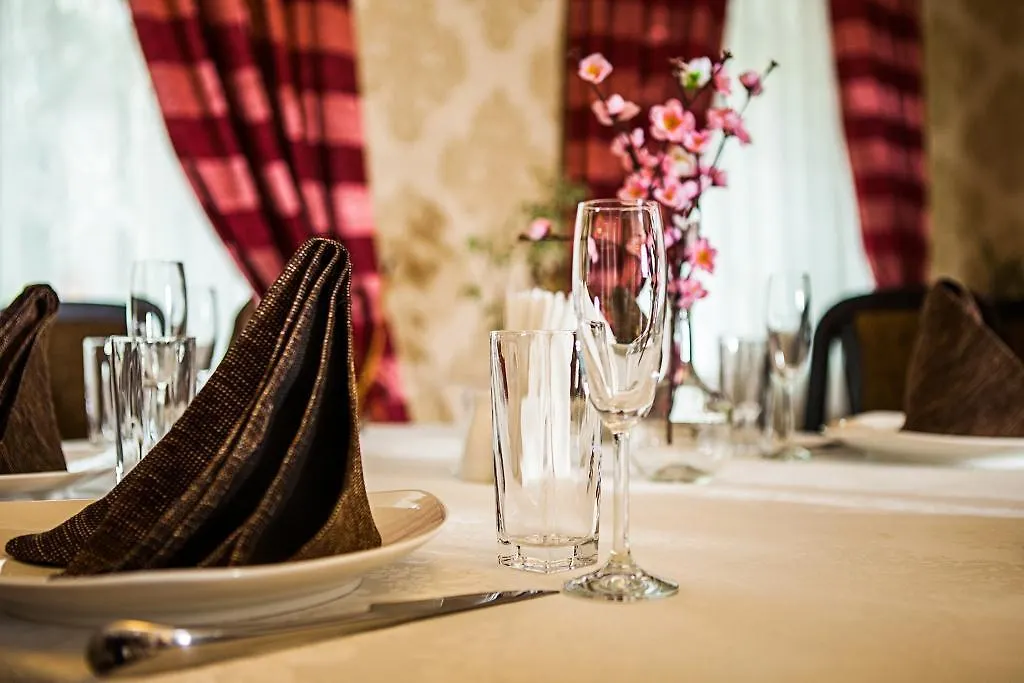 אסטנה Hotel Topaz